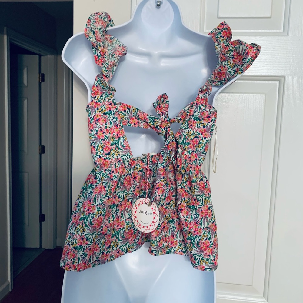 Umgee NWT Smocked Floral Top - Picture 2 of 4